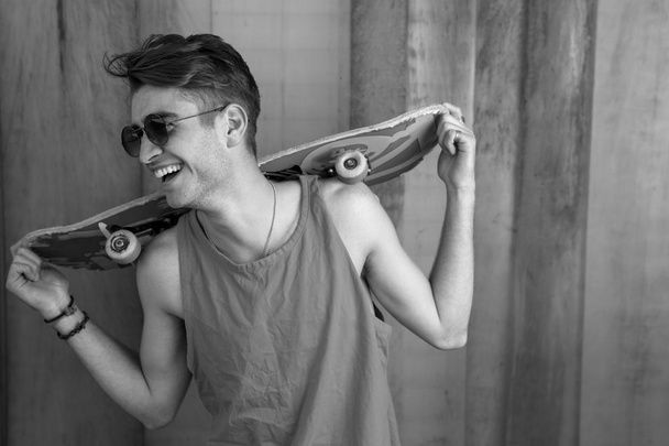 Young man with skateboard - Foto, imagen