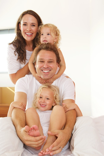 Cheerful family in bed at home - Fotografie, Obrázek