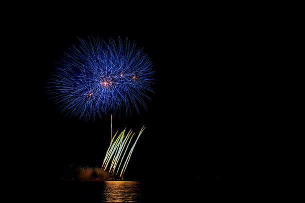 Feuerwerkskörper Farbe Hintergrund - Foto, Bild