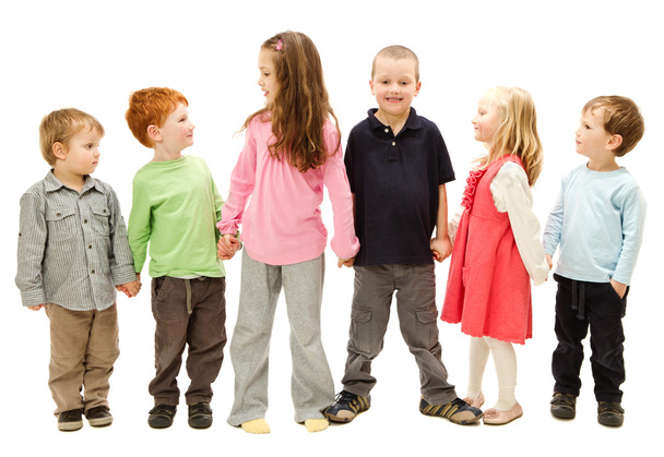 Группа счастливых детей, держащихся за руки
 - Фото, изображение