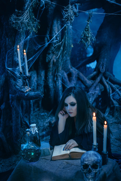 Attractive witch doing magic in the magic lair. - Fotografie, Obrázek