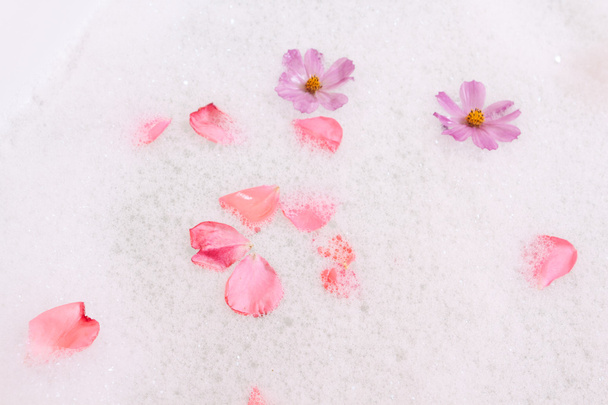 Bubble bath with flowers - Фото, зображення