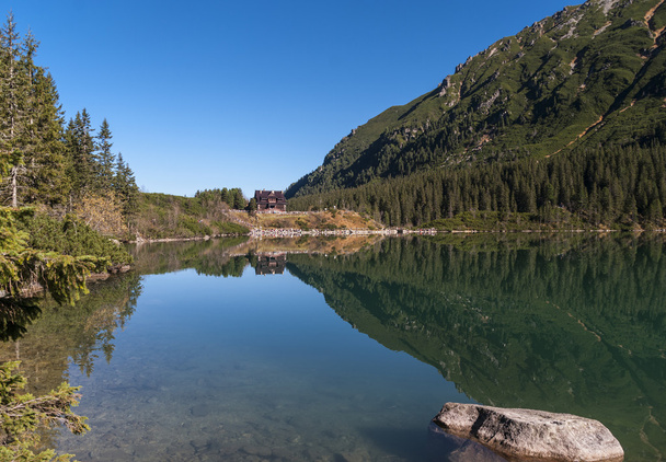 Hermoso paisaje de lago de montaña. Alto Tatras. Polonia
. - Foto, imagen