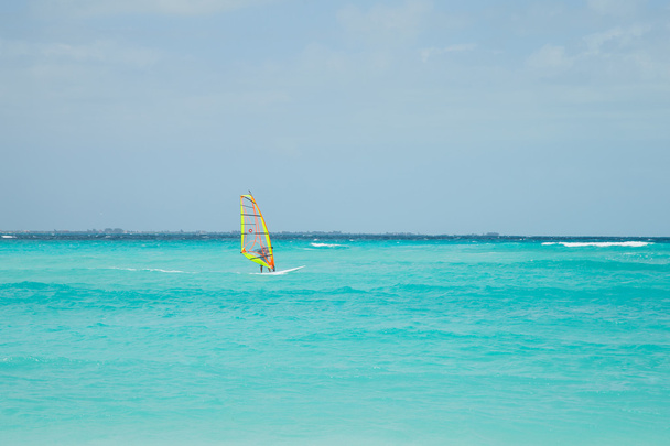 Voilier sur la mer des Caraïbes, Riviera Maya, Isla Mujeres, Mexique, Cancun
 - Photo, image