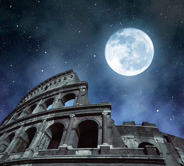 Anfiteatro Flavio o Coliseo en Roma
 - Foto, imagen