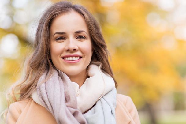 beautiful happy young woman smiling in autumn park - Fotó, kép