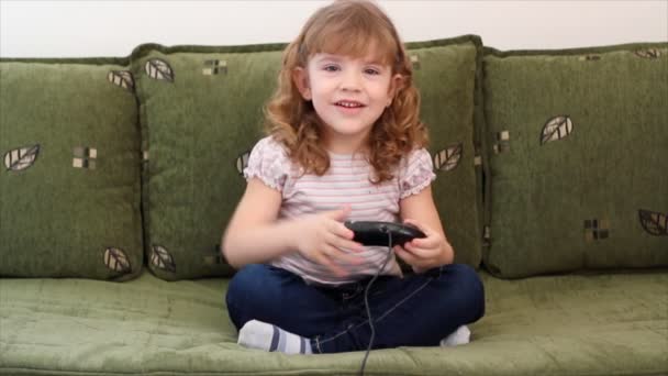 Little girl play video game - Footage, Video