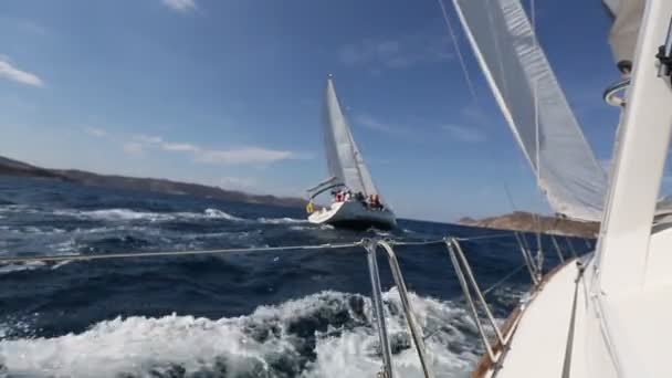 Yachting dans la mer Égée
 - Séquence, vidéo