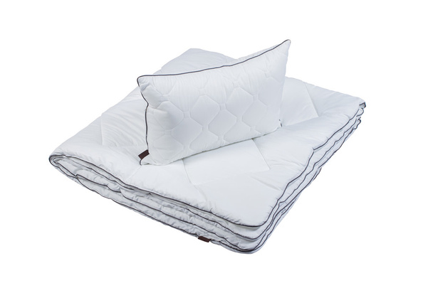 Beyaz yastık ve battaniye izole - Fotoğraf, Görsel