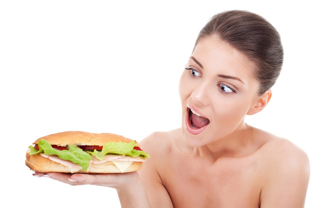 νεαρή γυναίκα έκπληκτος από σάντουιτς - Φωτογραφία, εικόνα