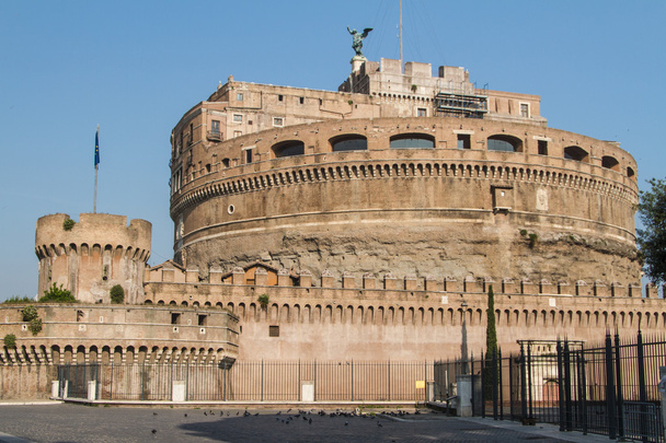 Le mausolée d'Hadrien, connu sous le nom de Château Sant'Angelo à Rom
 - Photo, image