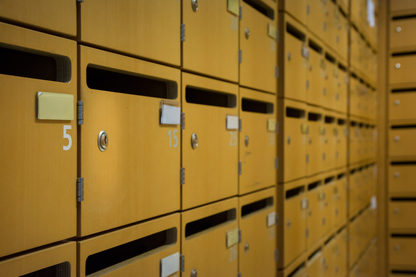 Сортированные по сетке столбцы массивов Строки почтовых ящиков Деревянное хранилище безопасности
 - Фото, изображение
