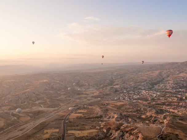 Hot air balloons in Cappadocia. - Foto, imagen