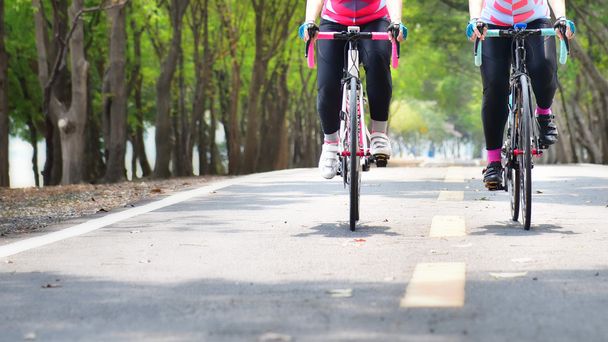 Corrida de bicicleta na estrada, manter o conceito em movimento
 - Foto, Imagem