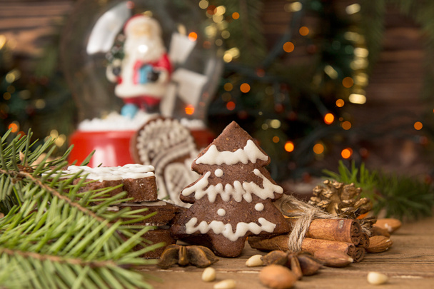 Christmas gingerbread cookies against background branch of fir t - Fotoğraf, Görsel