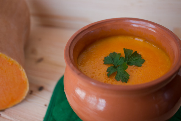  Χορτοφαγική σούπα κολοκύθας κρέμα με κρουτόν - Φωτογραφία, εικόνα