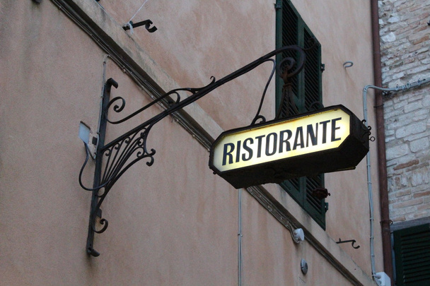 insegna ristorante, lehrt restaurant, italien, alt lehrt, vecchia insegna - Foto, Bild