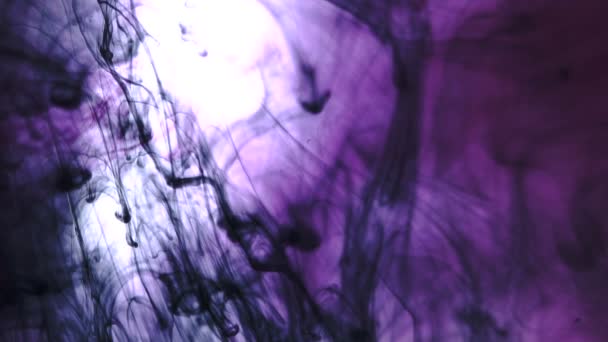 Prachtige abstracte achtergrond van gekleurde inkt in water. - Video