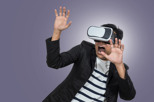 Man wearing virtual reality - Fotoğraf, Görsel
