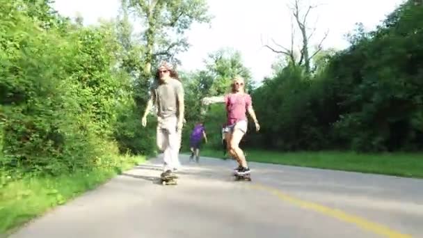 cheerful friends skateboarding - Imágenes, Vídeo