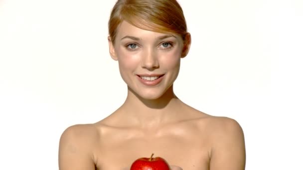 elma tutan, güzel ve seksi kadın portresi - Video, Çekim