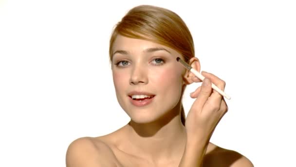 Portrait of beautiful and sexy woman is doing makeup - Imágenes, Vídeo