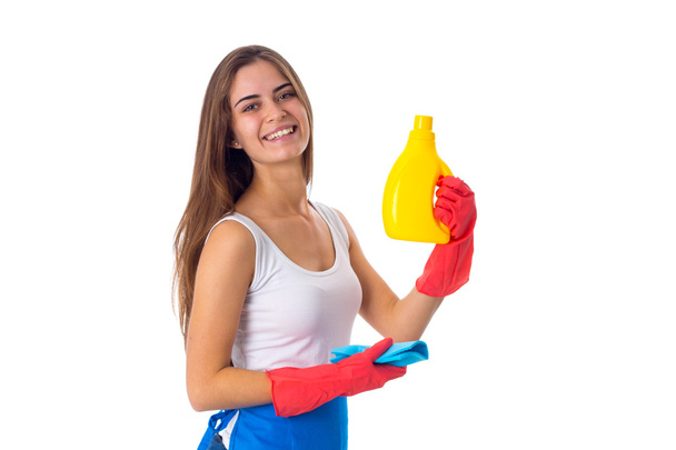 Mulher segurando espanador e detergente
 - Foto, Imagem