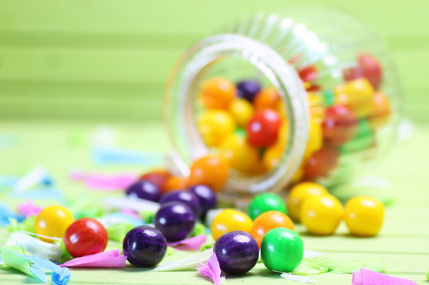 caramelo de color en frasco de vidrio
 - Foto, imagen