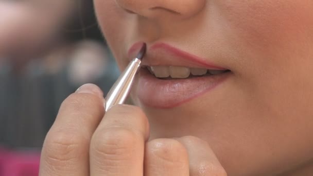 Make-up artist apply bloody lipstick - Felvétel, videó