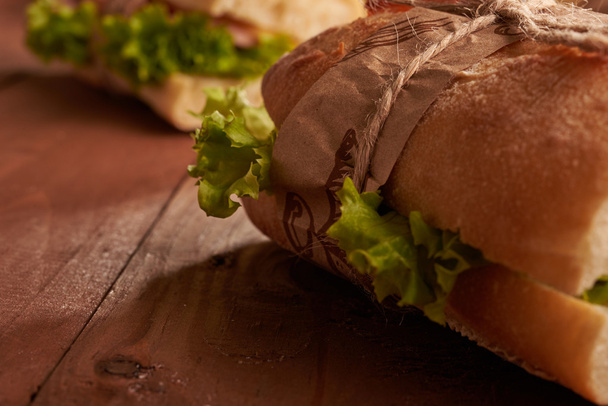 stokbrood sandwich met ham - Foto, afbeelding