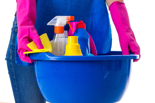 Γυναίκα που κρατά καθαρισμού πράγματα νιπτήρ - Φωτογραφία, εικόνα
