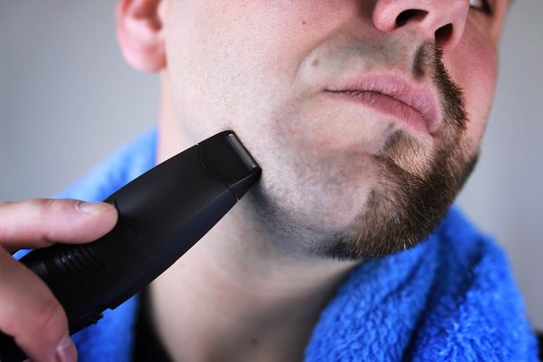barbudo hombre afeitado
 - Foto, Imagen