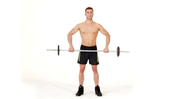 М'язистий чоловік піднімає ваги на ізольованому білому тлі
 - Кадри, відео