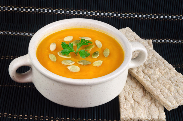 Суп из тыквенного пюре с белыми семенами
 - Фото, изображение