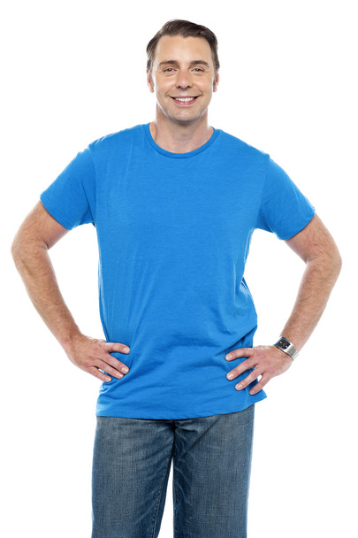 Casual guy posing, hands on his waist - Foto, afbeelding