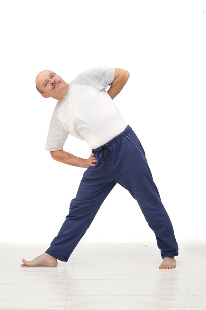 Idős ember gyakorló jóga vagy fitness.  - Fotó, kép