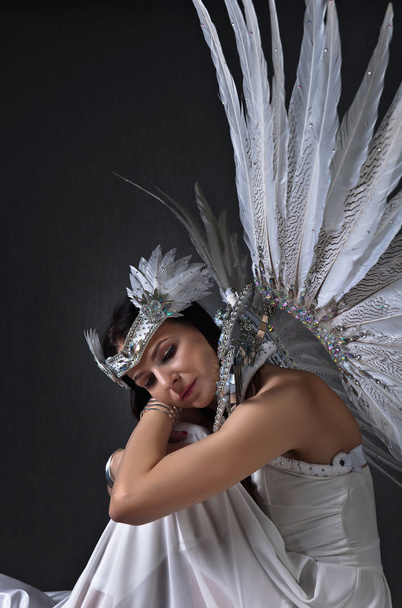 Kaunis nainen valkoinen mekko enkeli siivet
  - Valokuva, kuva