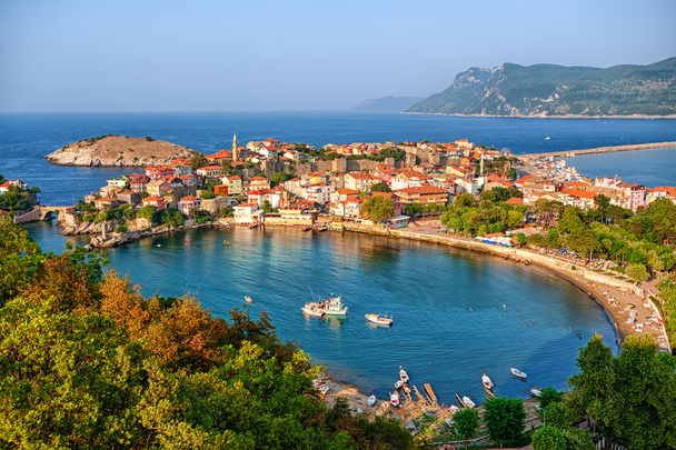 Ville d'Amasra sur la côte de la mer Noire, Turquie
 - Photo, image