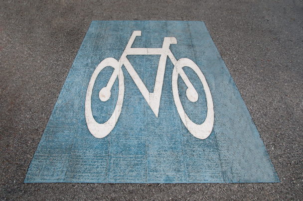 Panneau de signalisation vélo peint sur le trottoir
 - Photo, image