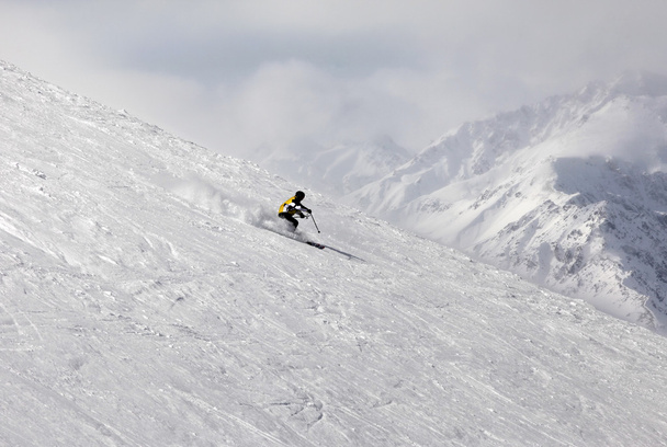Esquiador de montanha
 - Foto, Imagem