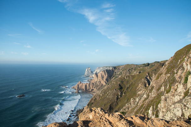 Kilátás nyílik Cabo da Roca (Szikla-fok), Portugália, az európai szárazföld legnyugatibb pontja. - Fotó, kép