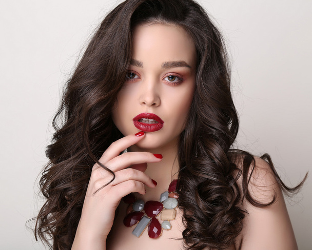 gorgeous sensual woman with dark hair and bright makeup  - Foto, afbeelding