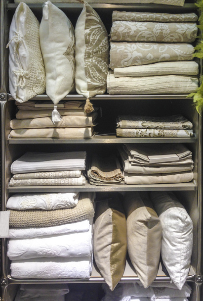 Bed wear on shelves - Fotografie, Obrázek