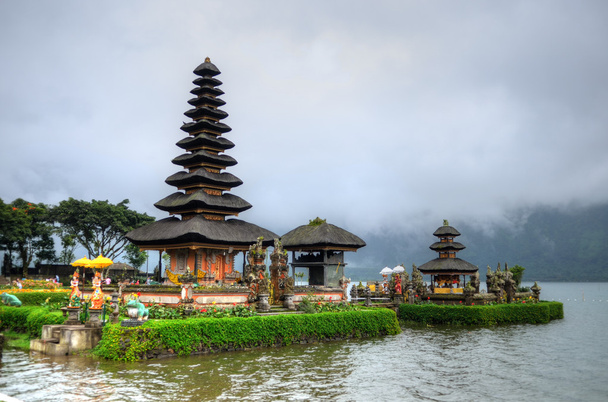 Pura Ulun Danu Bratan, tempio indù sul lago di Bratan, Bali, Indonesia
 - Foto, immagini