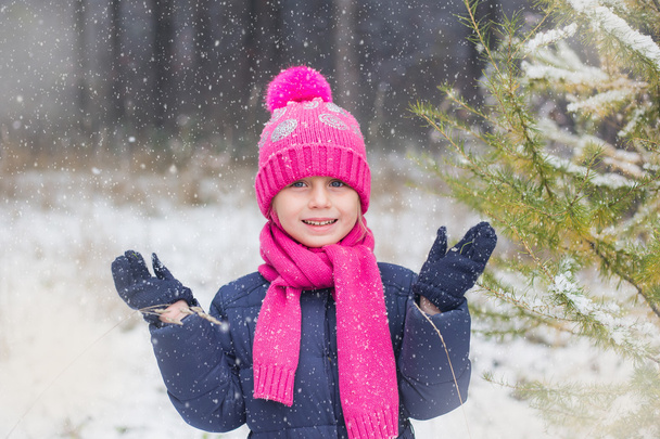 girl rejoices first snow. It is snowing heavily. Snow in October. the long-awaited snow. - Фото, изображение