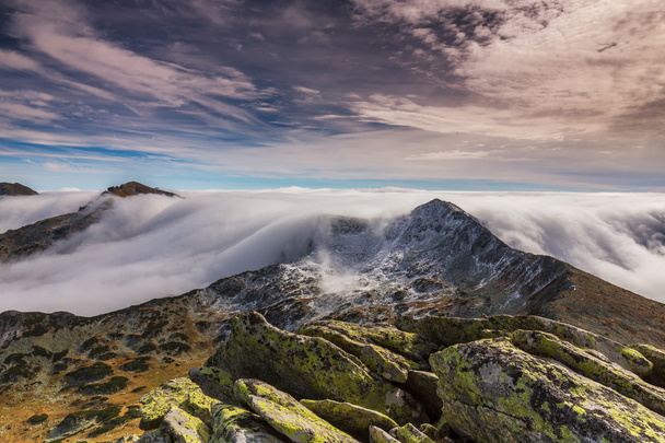 Spectaculaires paysages de montagne dans les Alpes, avec mer de nuages
 - Photo, image
