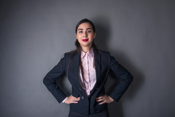 Portret młodej bizneswoman - Zdjęcie, obraz