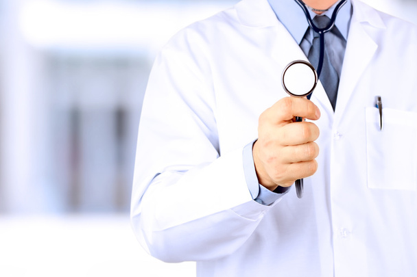 Doctor in white labcoat with stethoscope - Foto, Imagen