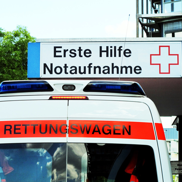 Notaufnahme Krankenhaus german car - Фото, зображення