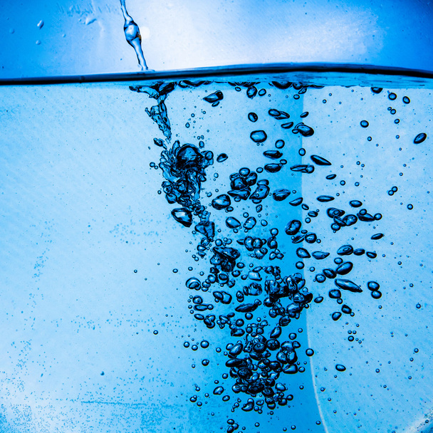 Bulles d'eau bleues
  - Photo, image